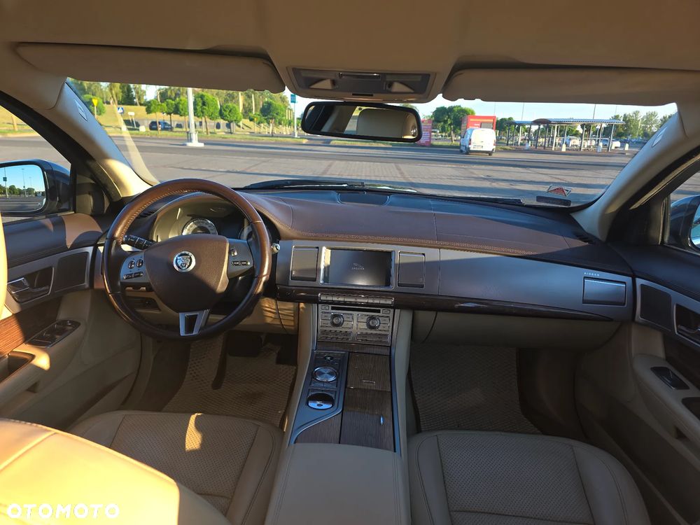 Jaguar XF 3.0 V6 D Premium Luxury - 31