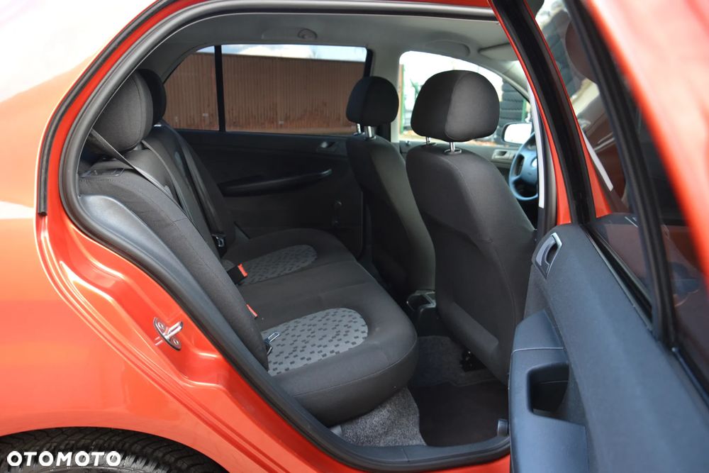 Skoda Fabia 1.2 HTP Comfort - 26