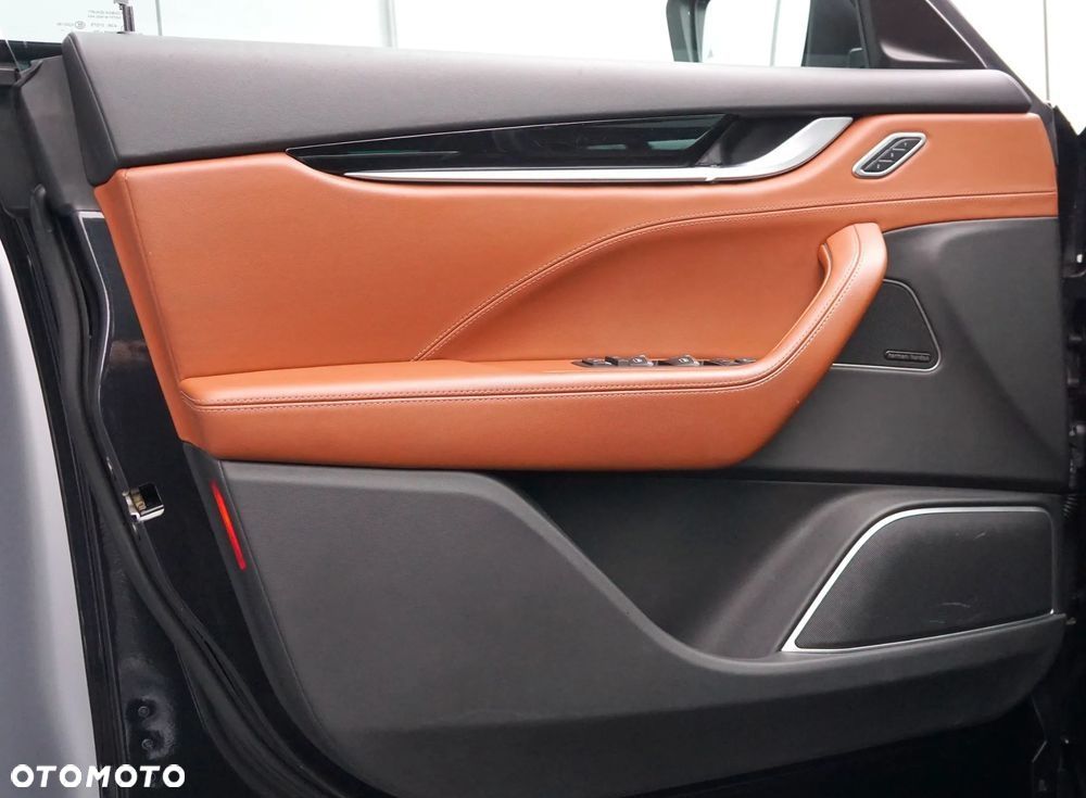 Maserati Levante S Granlusso - 9