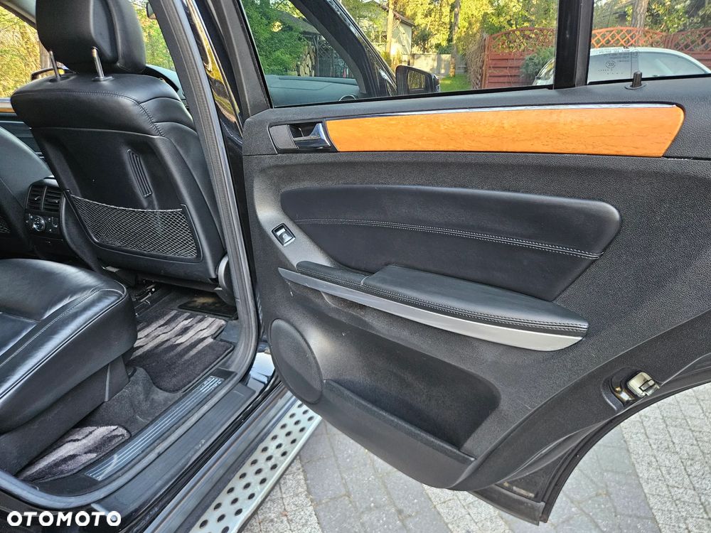 Mercedes-Benz GL 500 4Matic 7G-TRONIC - 35