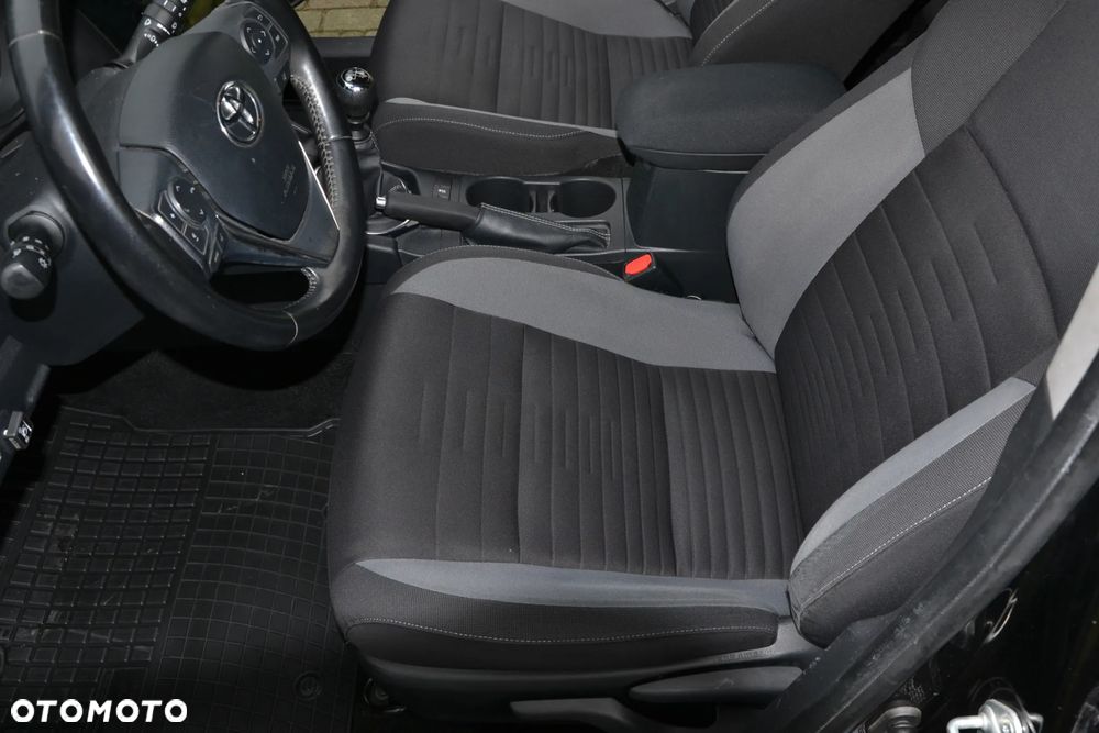 Toyota Auris - 13