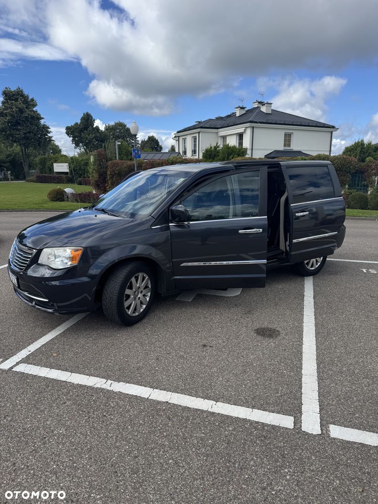 Chrysler Town & Country 3.6 Limited - 9