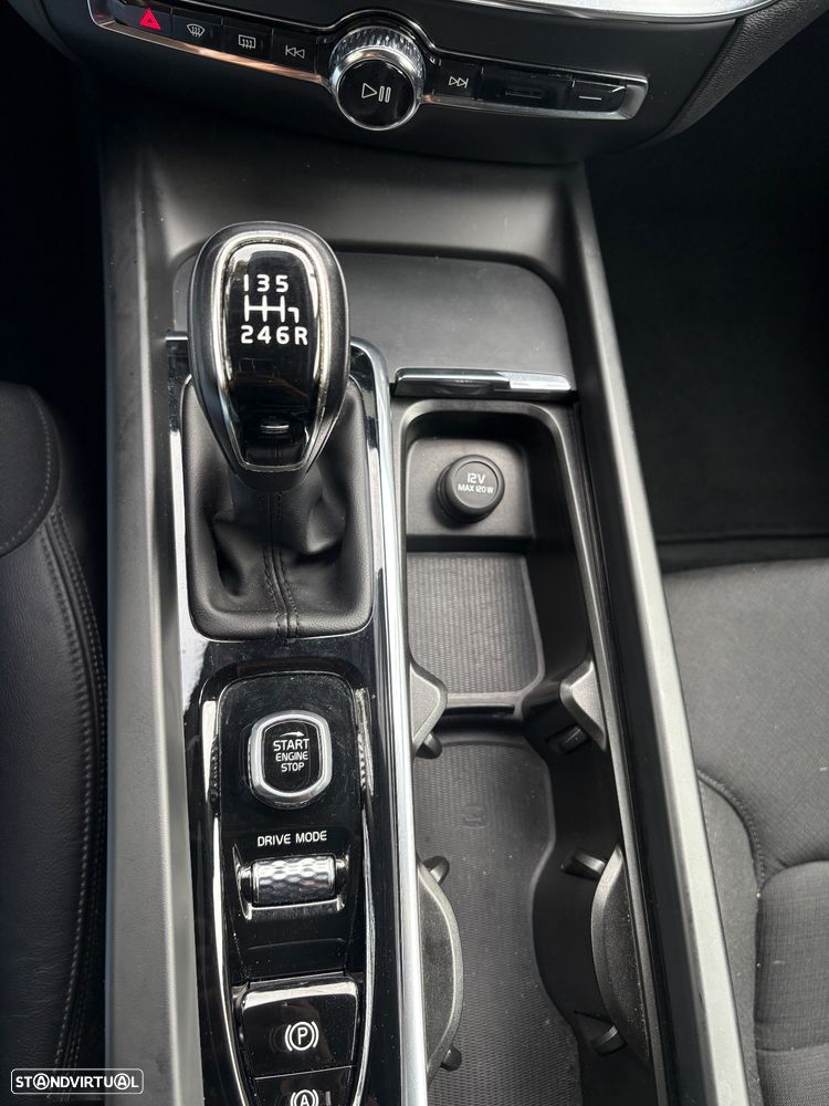 Volvo V60 2.0 D3 Momentum Plus - 29