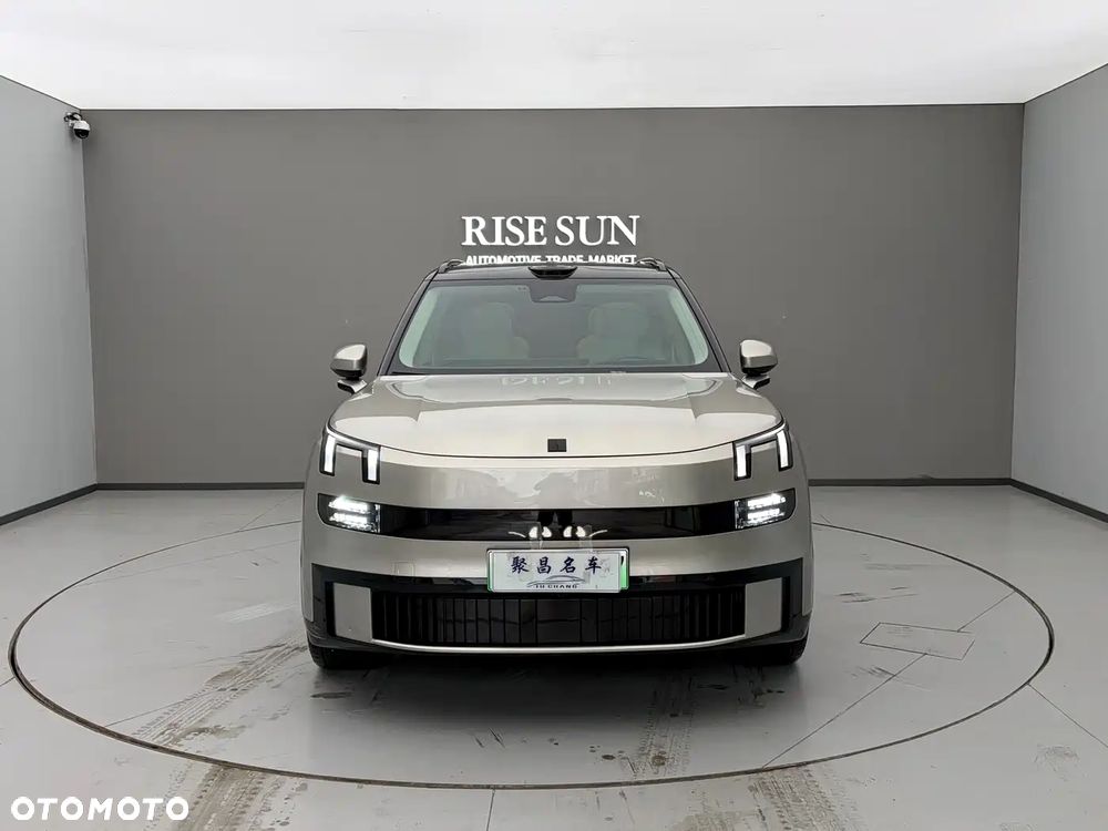 Lynk & Co 900 - 2