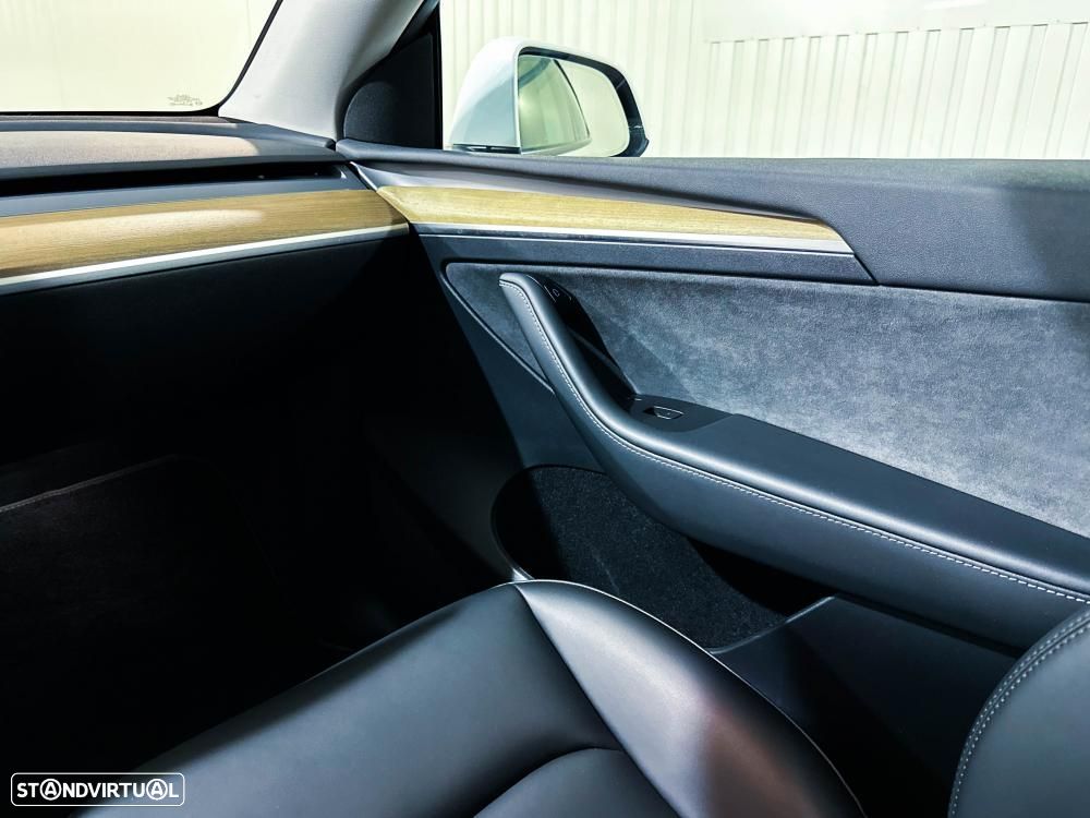 Tesla Model Y Standard - 25