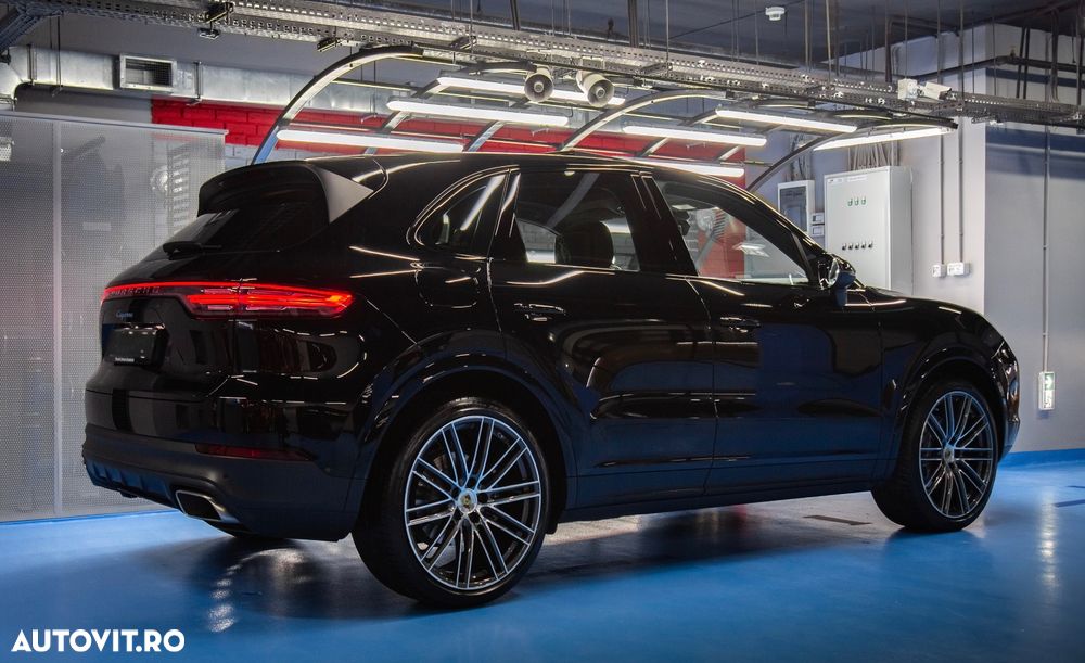 Porsche Cayenne - 1
