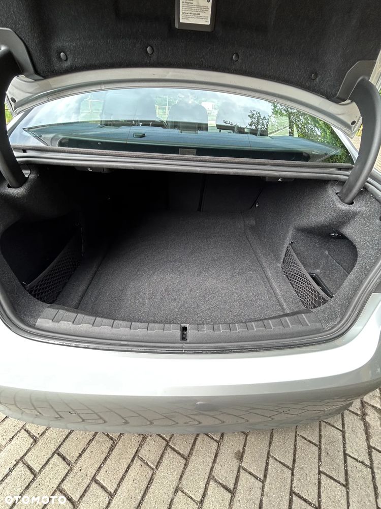 BMW Seria 3 330i Luxury Line sport - 37