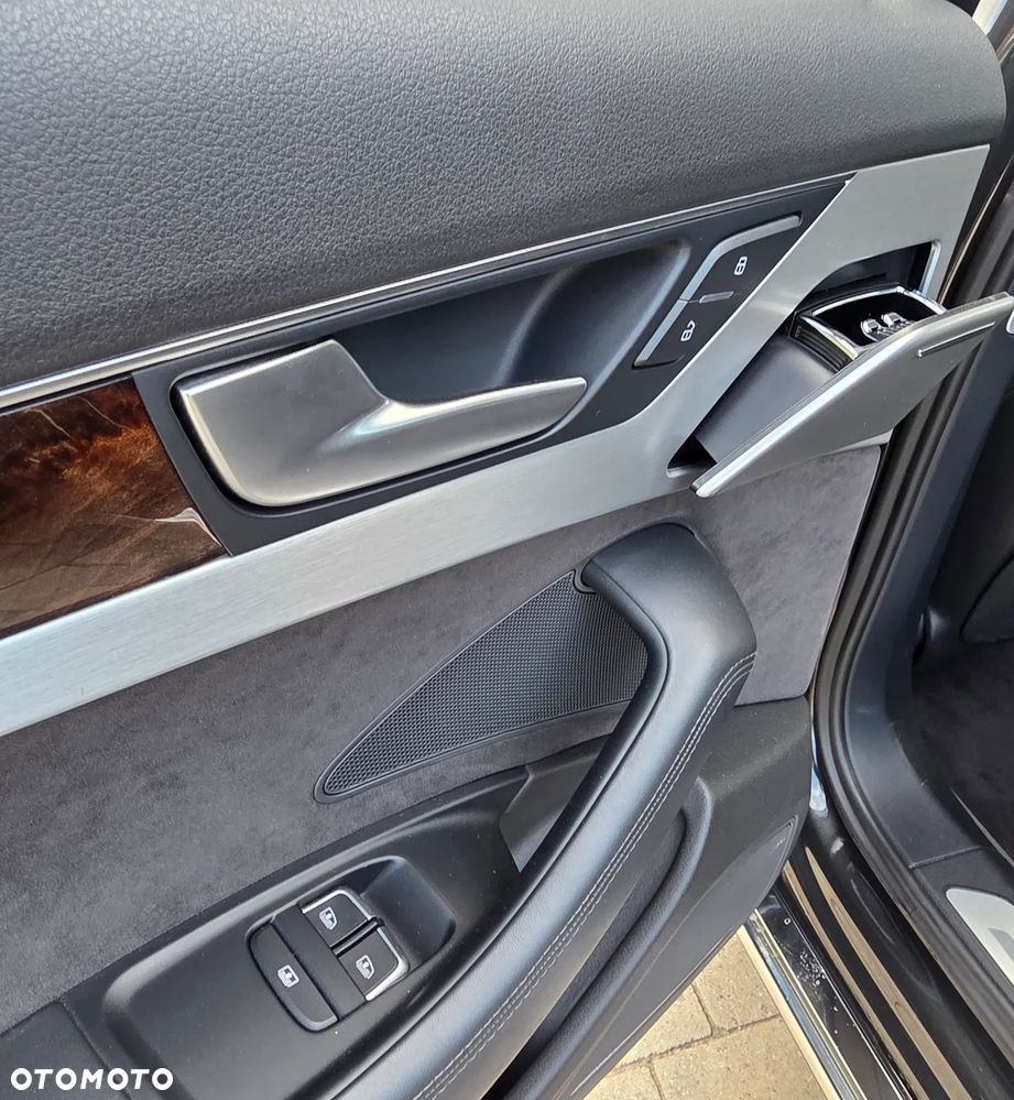 Audi A8 4.2 TDI DPF (clean diesel) quattro tiptronic - 35