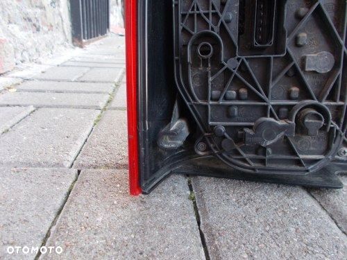 VW T5 LIFT 2009-2015 DRZWI PRAWA TYLNA LAMPA ORYGINAŁ - 7