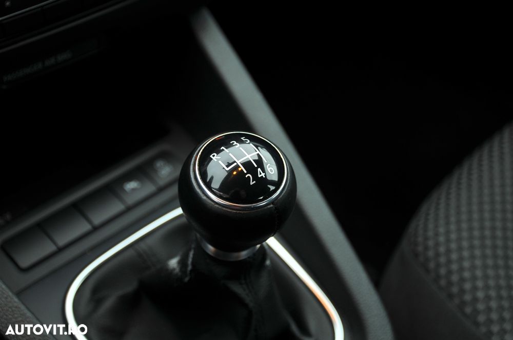 Volkswagen Jetta 1.2 TSI Trendline - 16