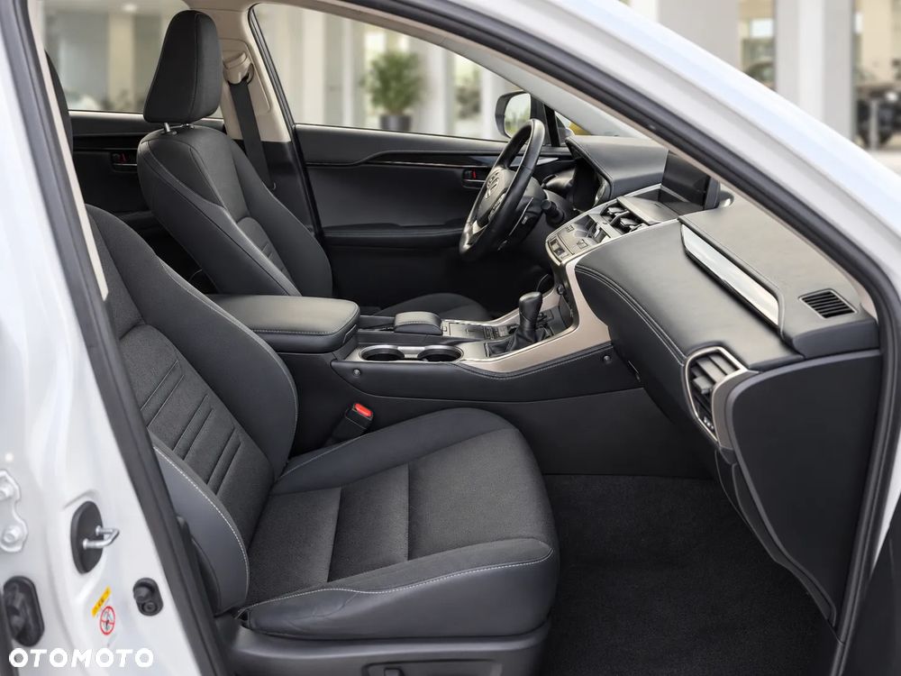 Lexus NX 300 Business Edition AWD - 19