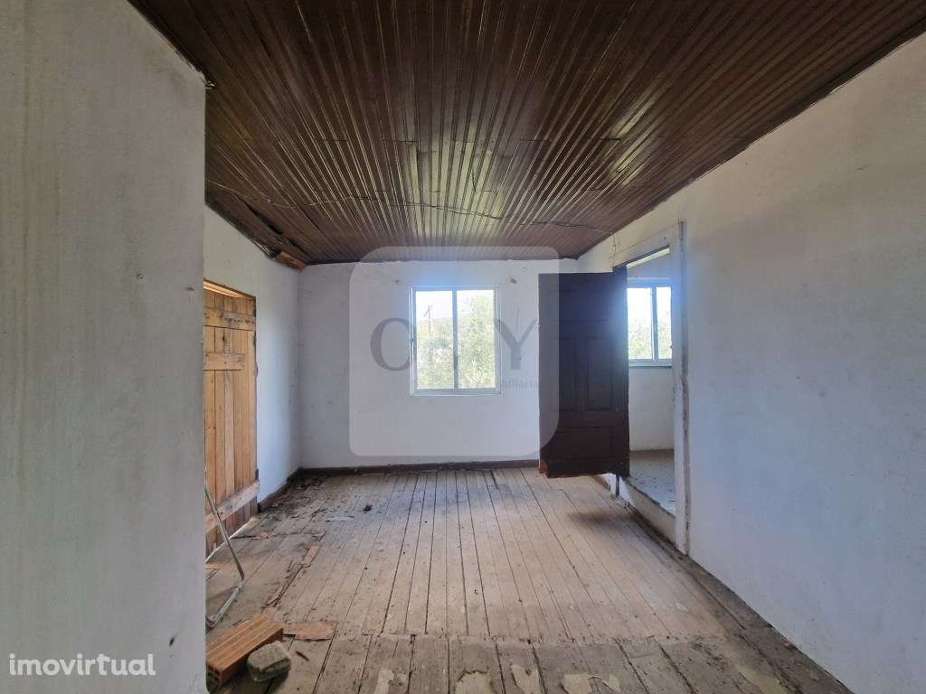 Moradia de Rés do Chão e Andar para Reconstruir - Grande imagem: 3/14
