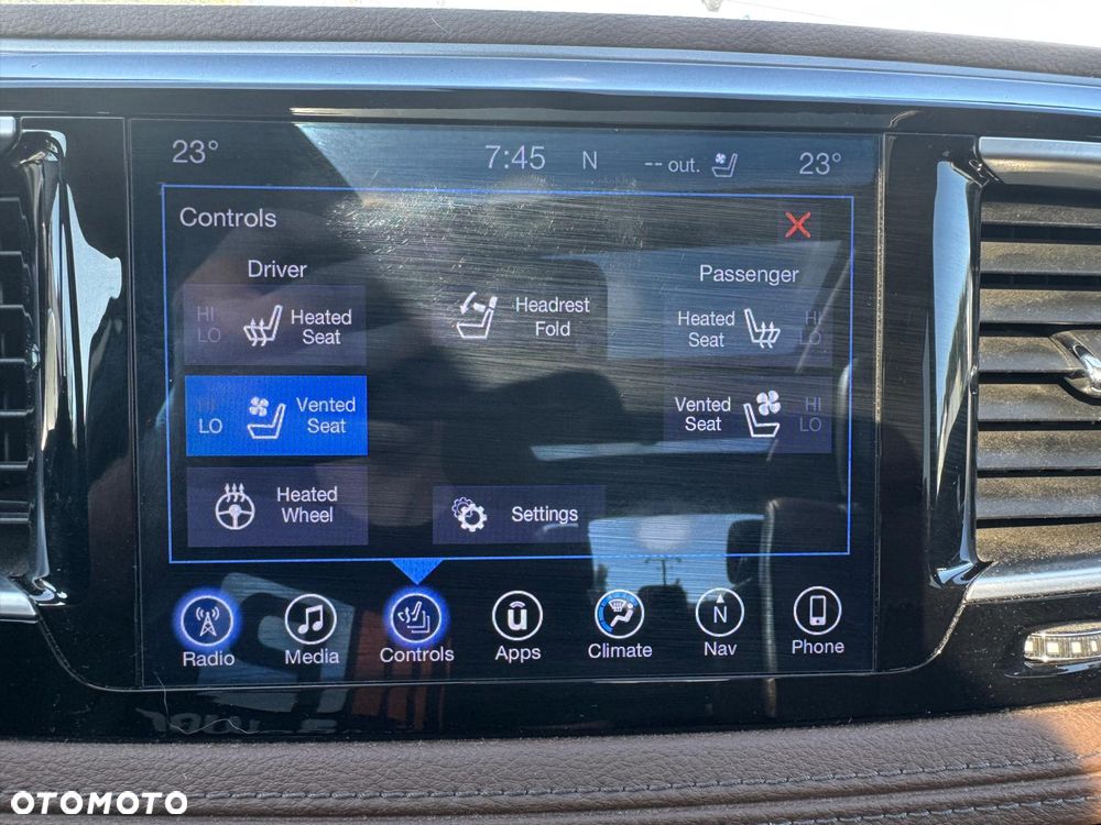 Chrysler Pacifica - 17