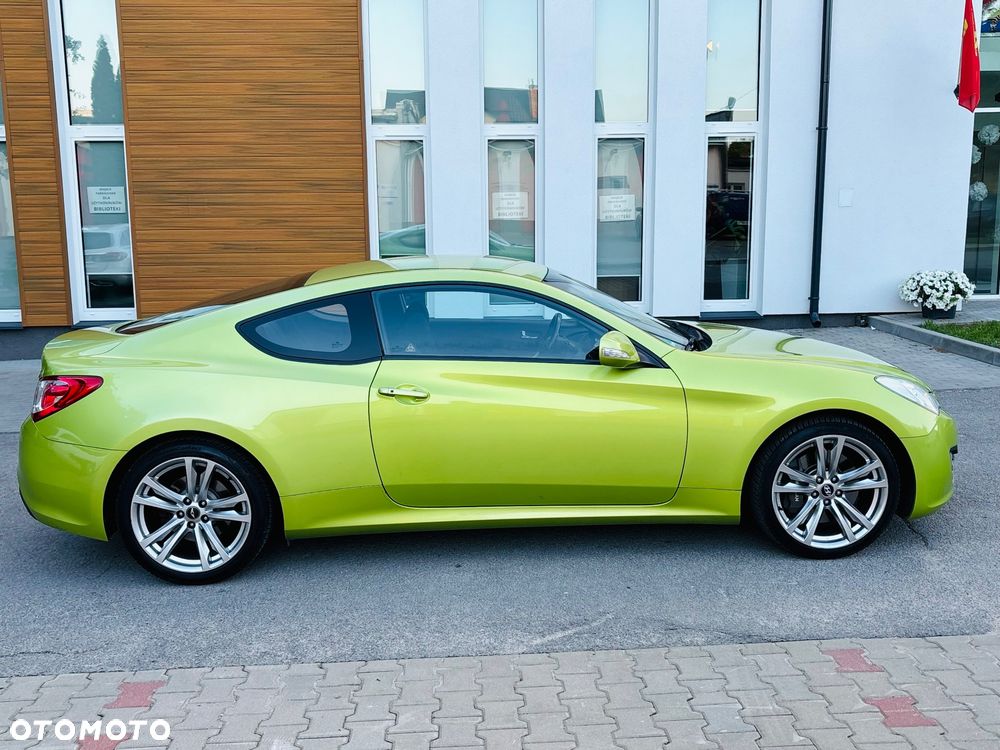 Hyundai Genesis Coupe 2.0 T - 17