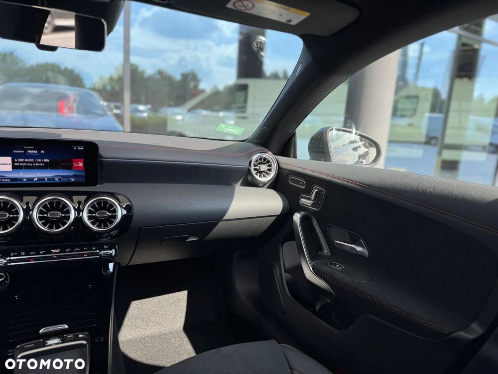 Mercedes-Benz CLA 250 E AMG Line 8G-DCT - 16