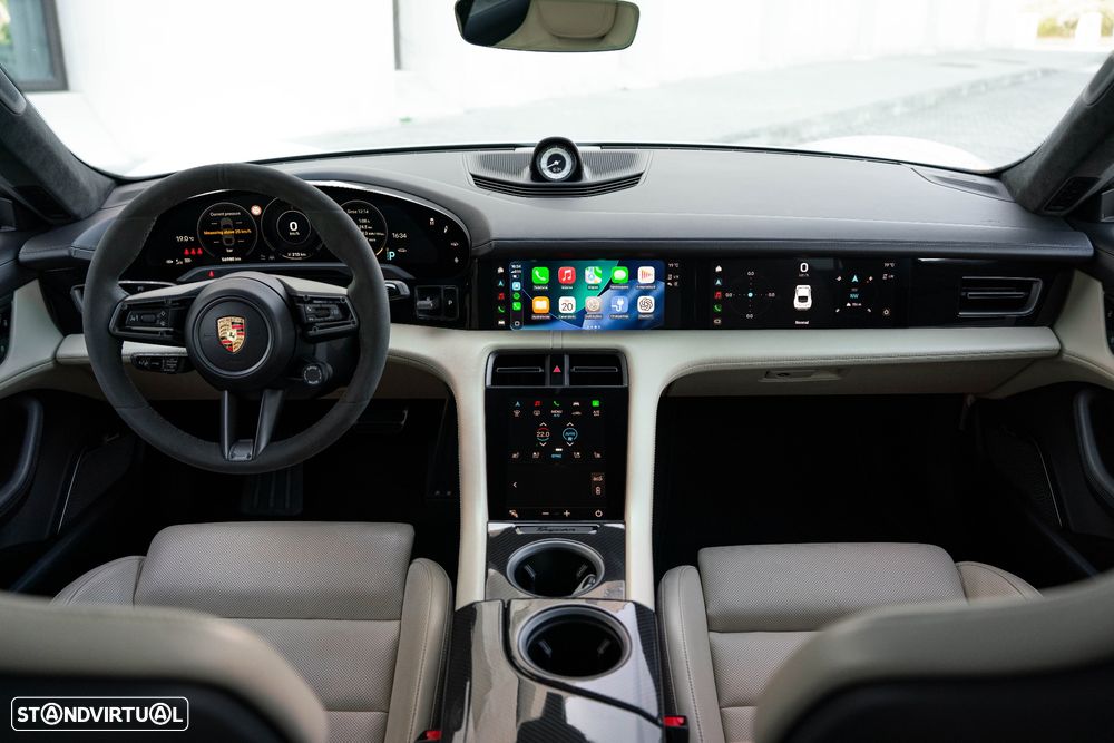 Porsche Taycan Turbo S - 32