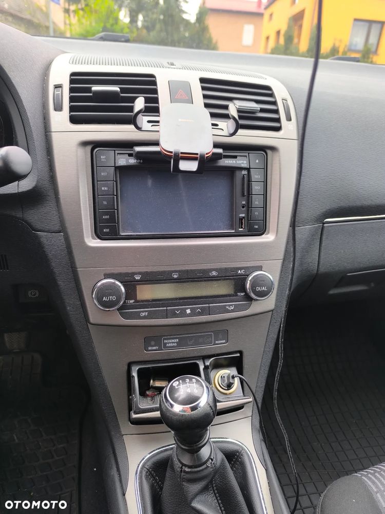 Toyota Avensis 1.6 - 11