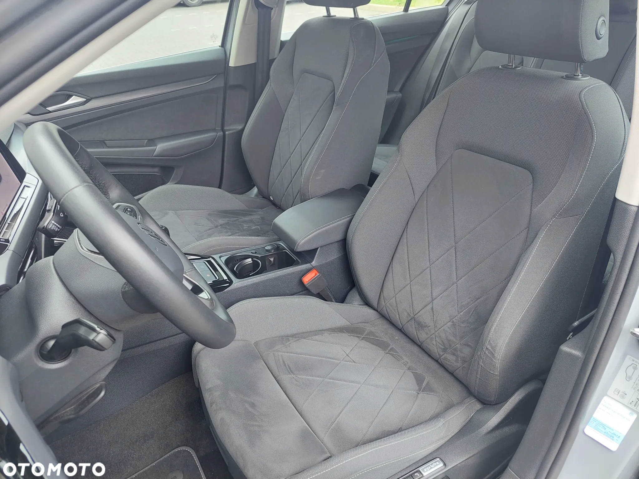 Volkswagen Golf VIII 1.5 TSI Style - 25
