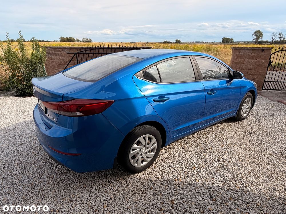 Hyundai Elantra 1.6 CRDi Comfort - 5