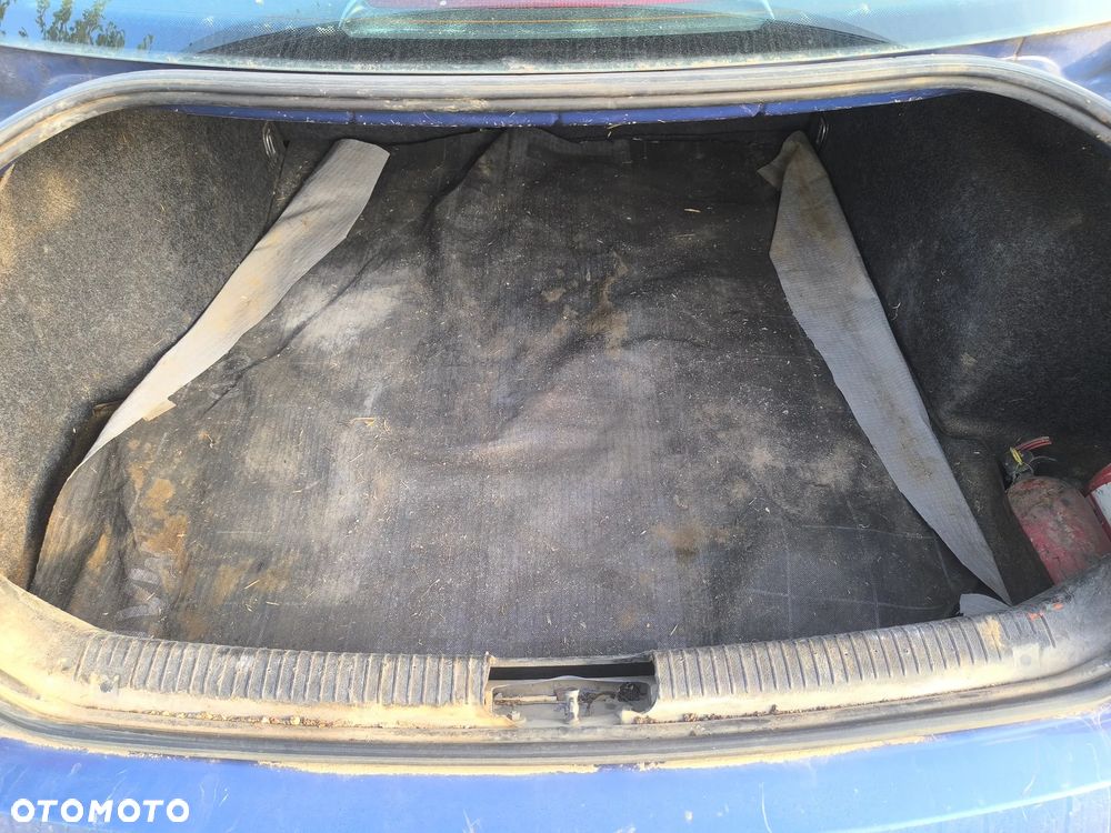Volkswagen Passat 1.6 - 6