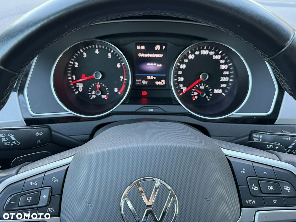 Volkswagen Passat - 18