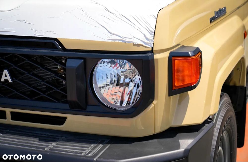 Toyota Land Cruiser - 16