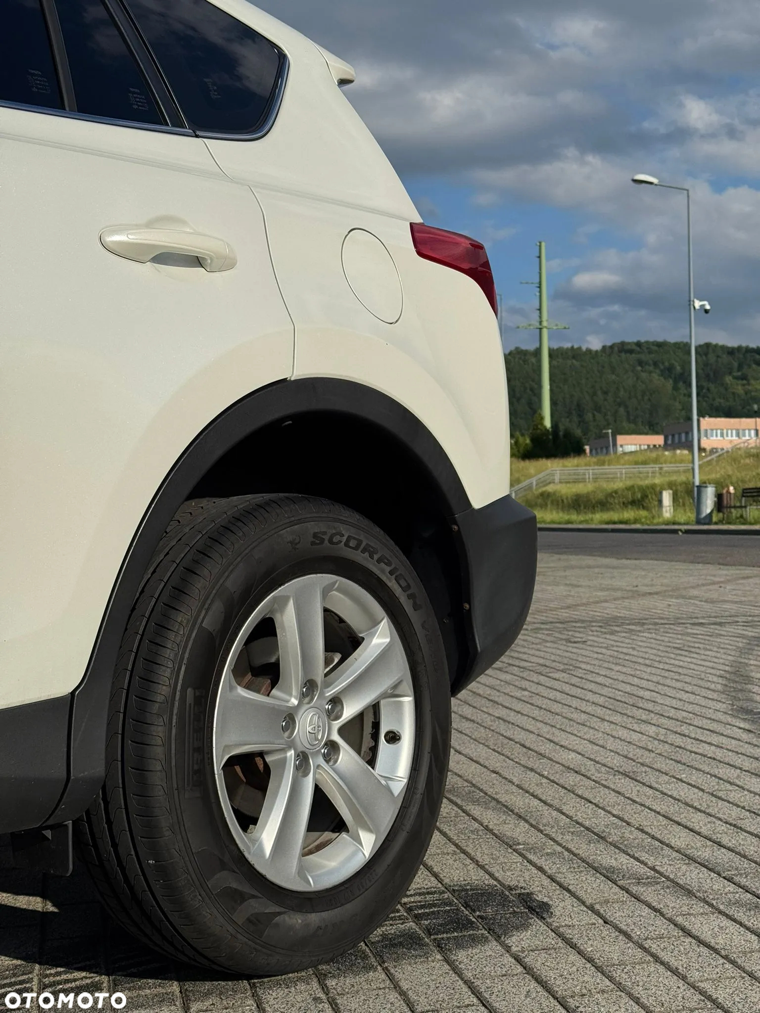 Toyota RAV4 2.5 XLE - 15