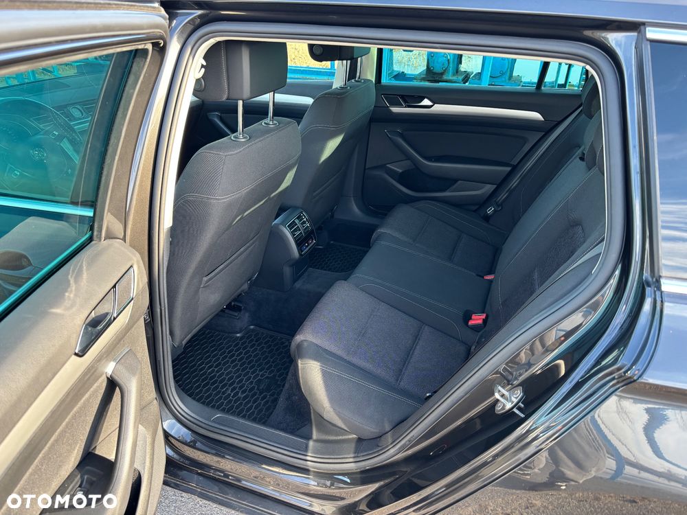 Volkswagen Passat - 18