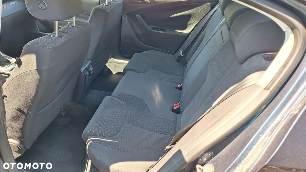 Volkswagen Passat 2.0 FSI Comfortline - 6