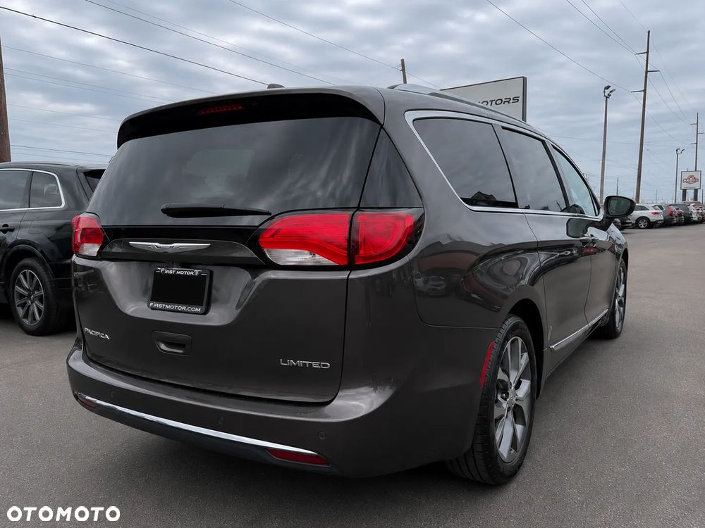 Chrysler Pacifica - 5