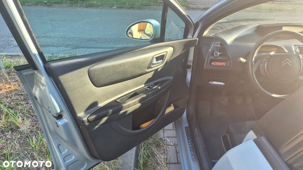 Citroën C4 1.4 16V X - 6