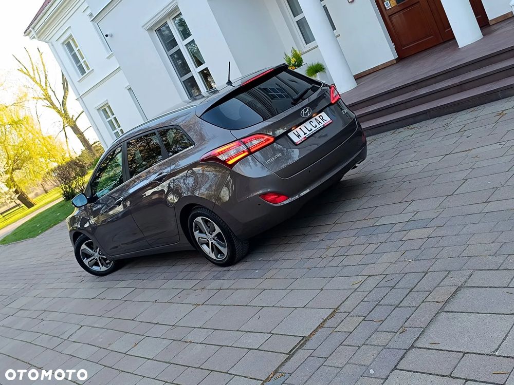 Hyundai i30 blue Kombi 1.6 CRDi Passion - 38