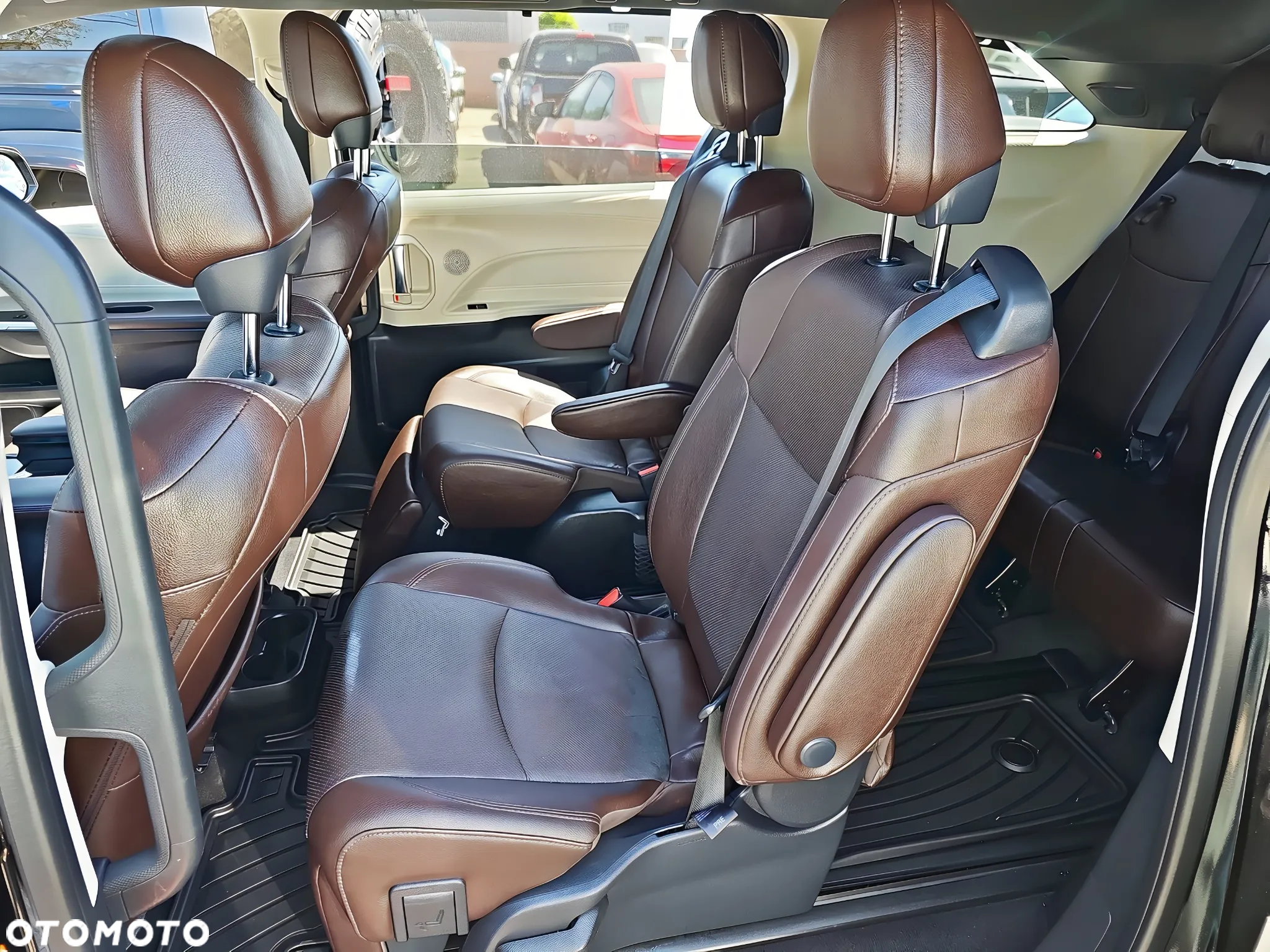 Toyota Sienna - 11
