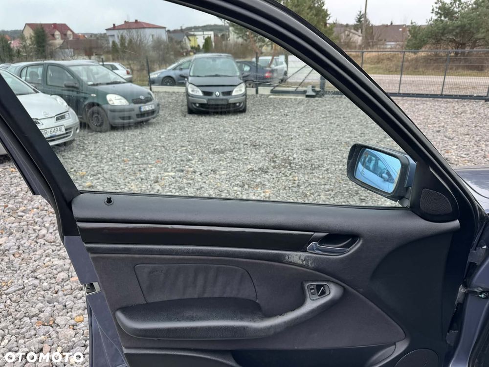 BMW Seria 3 318i - 9