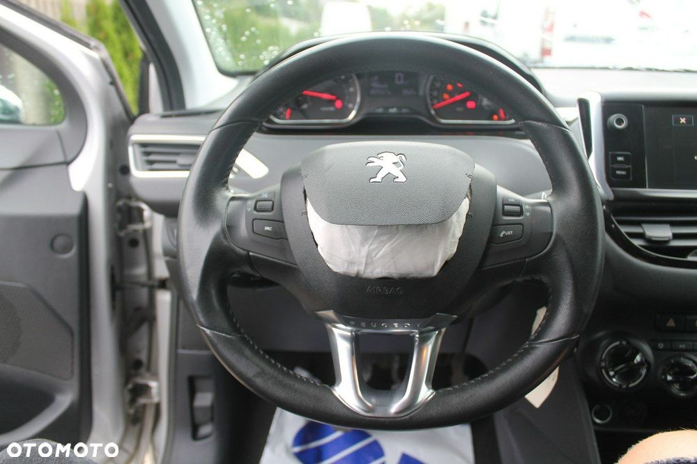 Peugeot 208 - 15
