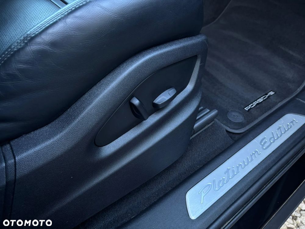 Porsche Cayenne Platinum Edition - 18