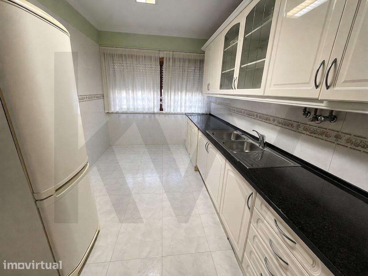 Apartamento T3 (131 m2) com Varanda e Garagem Box – Junto ao Taguspark - Grande imagem: 4/18