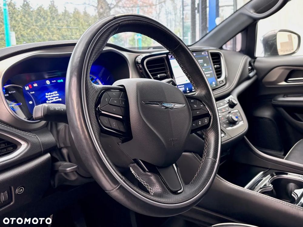 Chrysler Pacifica - 23