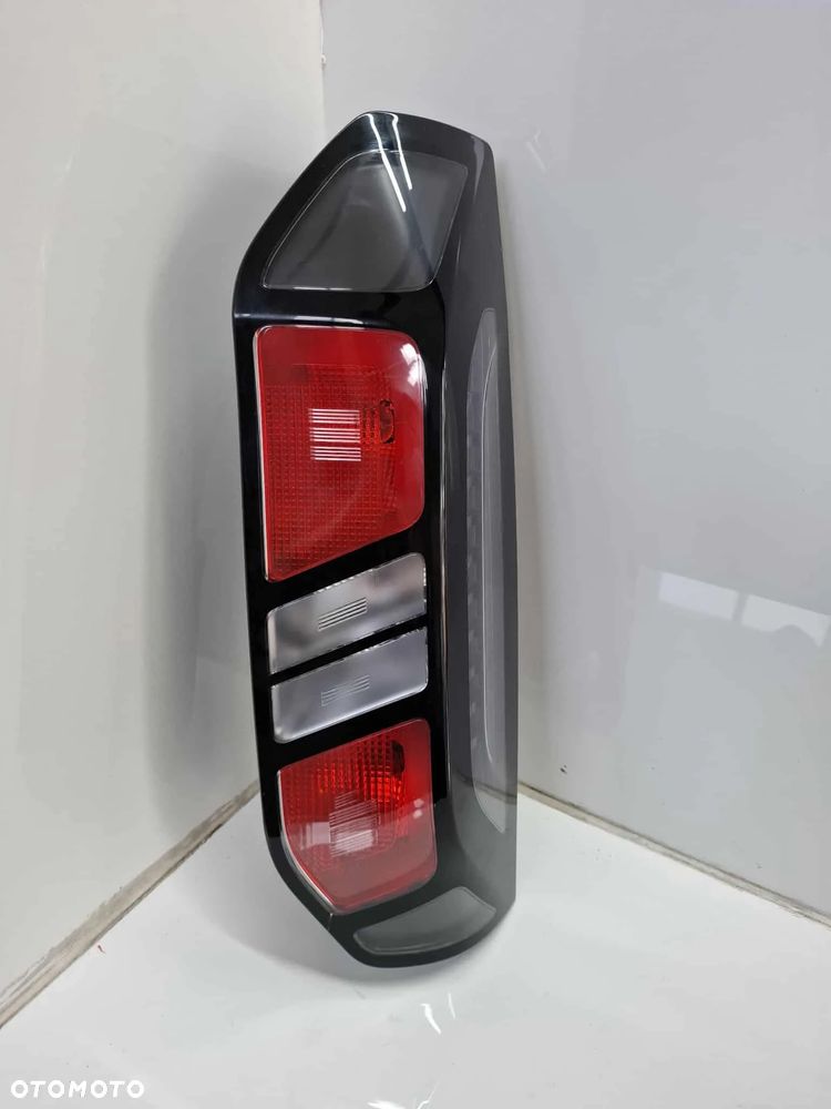 LAMPA TYLNA PRAWA TYŁ FORD TRANSIT CUSTOM IDEALNA - 1