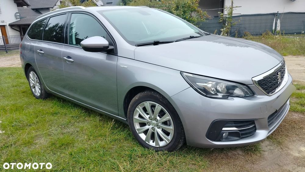 Peugeot 308 - 1