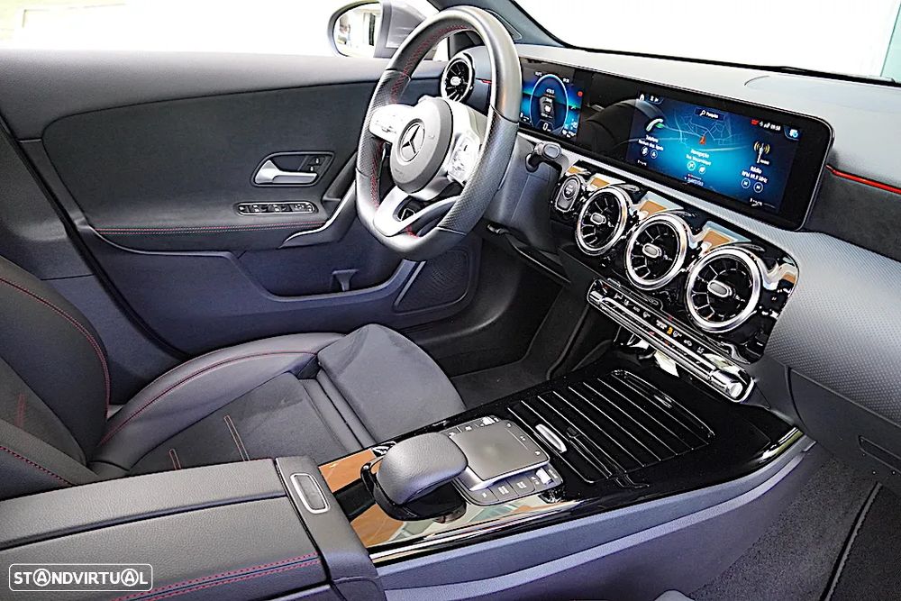 Mercedes-Benz A 250 Limousine e AMG Line - 23