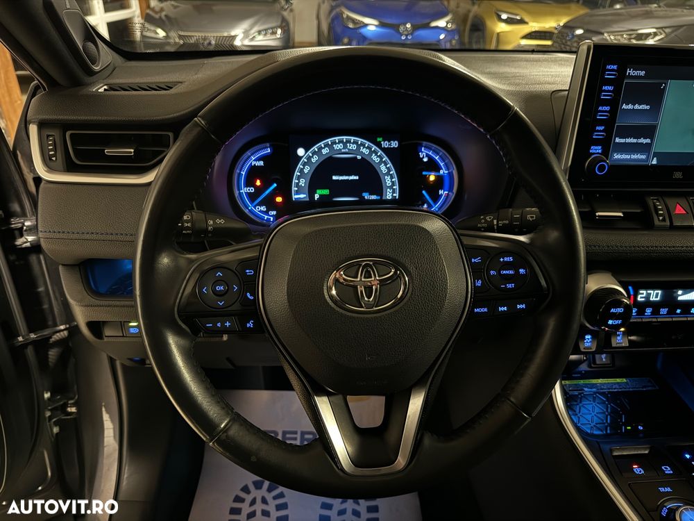 Toyota RAV4 2.5 4x4 Hybrid Team Deutschland - 9