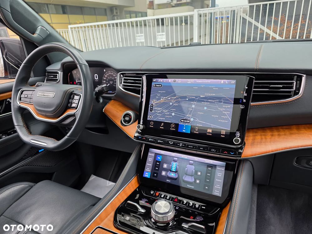 Jeep Grand Wagoneer - 8