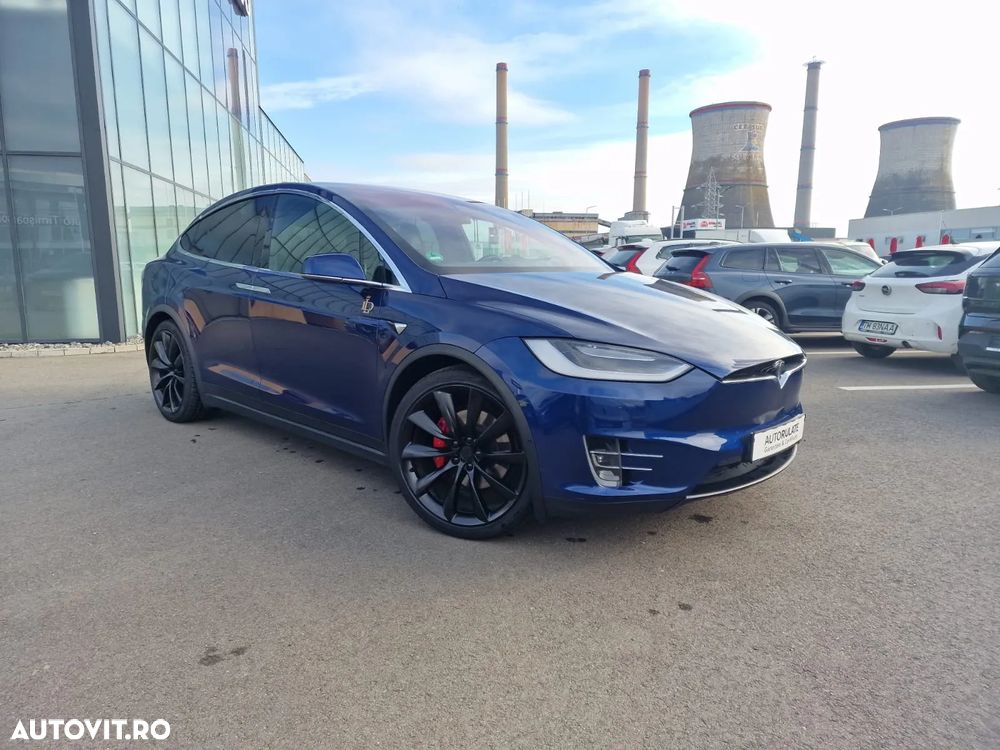 Tesla Model X - 4