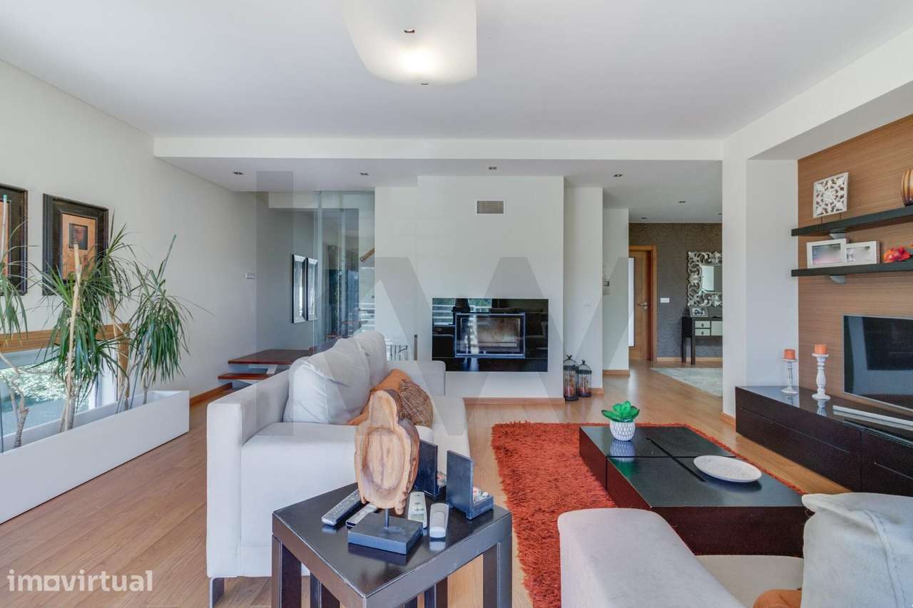 Vila Franca de Xira | Moradia T4 com jardim, barbecue e garagem. - Grande imagem: 5/60
