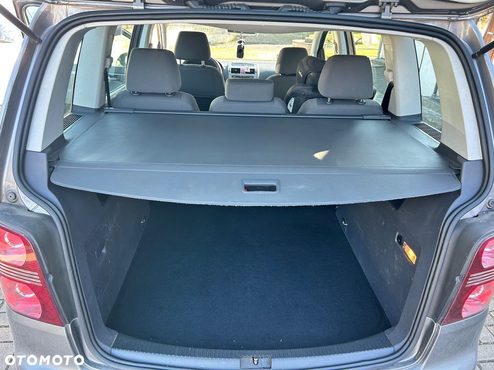 Volkswagen Touran 1.6 - 12