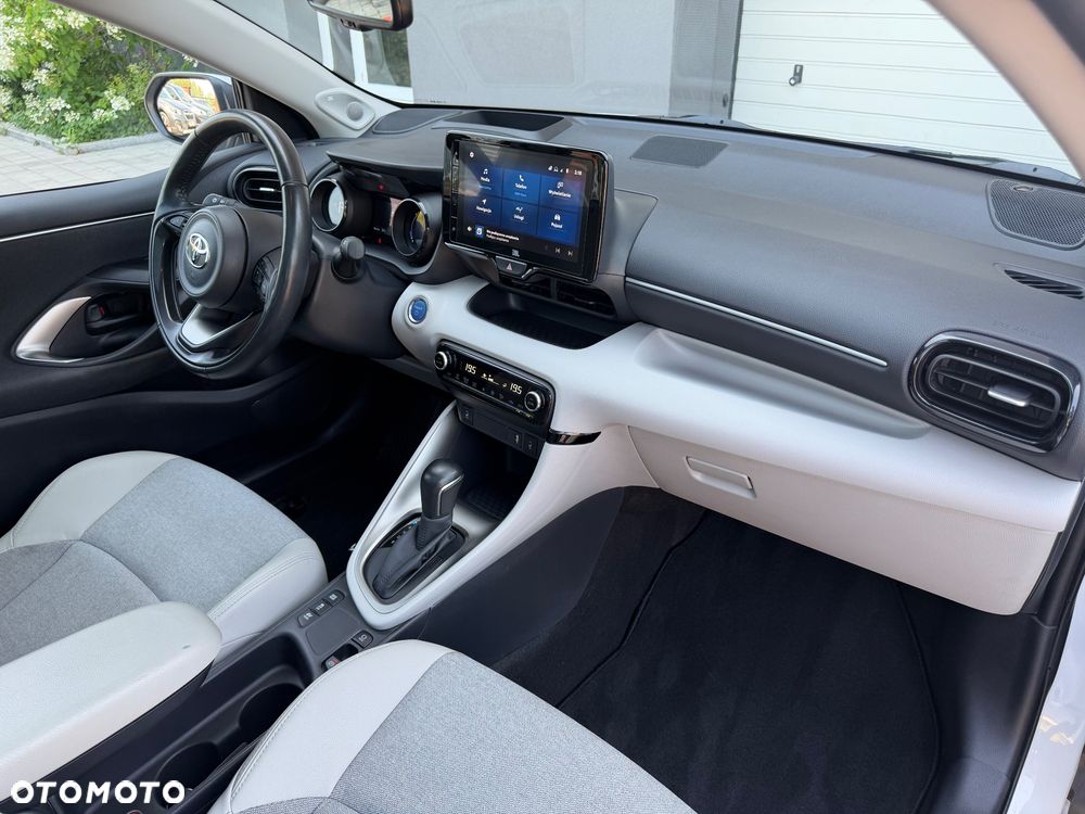 Toyota Yaris Hybrid 100 Selection Platinum - 6