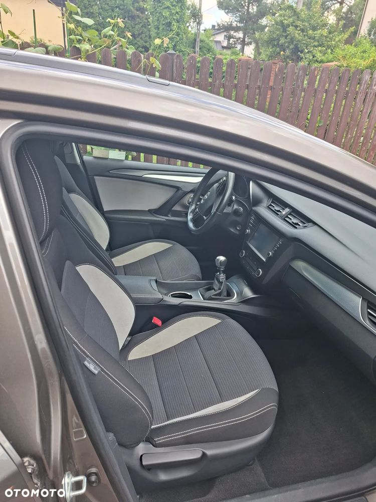 Toyota Avensis - 8