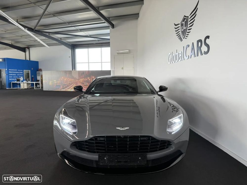 Aston Martin DB11 Coupé - 51
