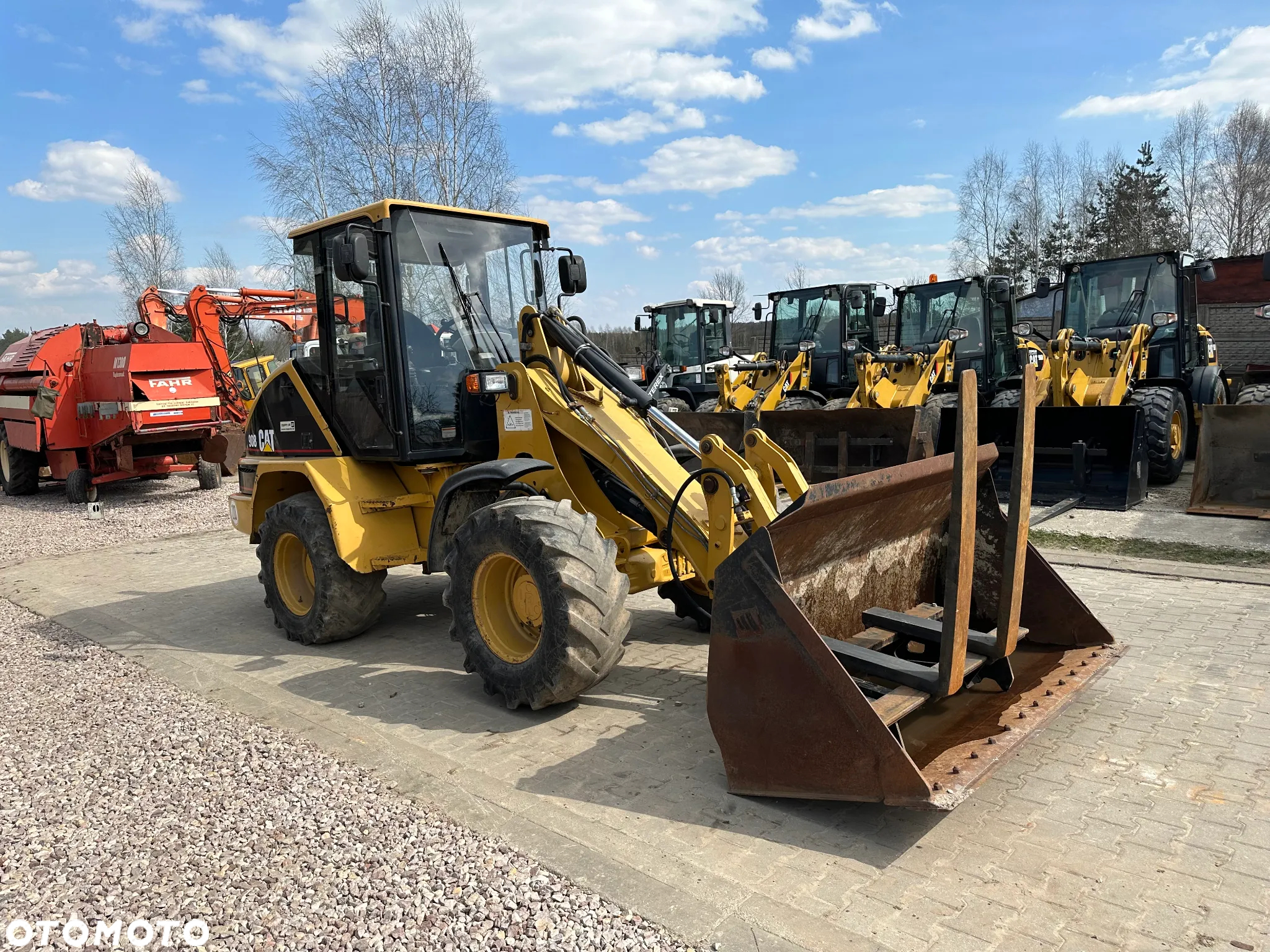 Caterpillar CAT 908 - 3